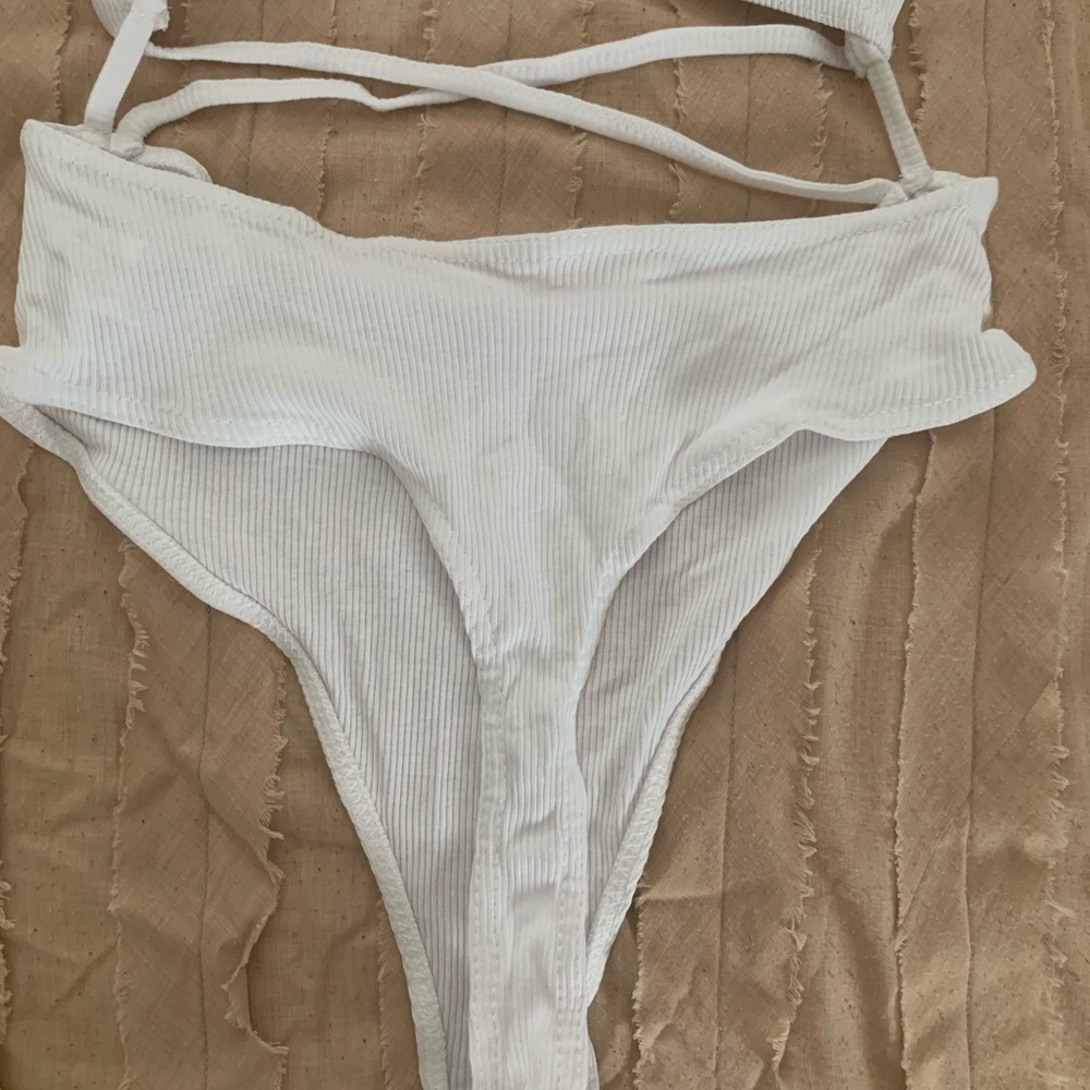Nasty Gal white strappy cutout bodysuit - Picture 5 of 7